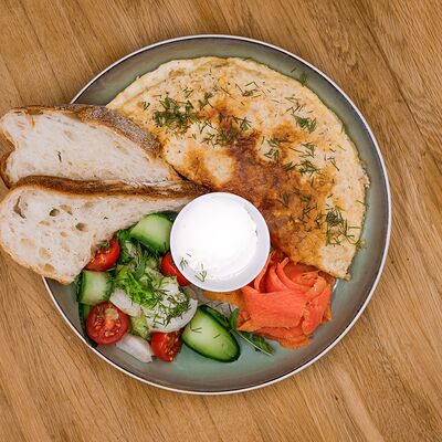 Овсяный блин с лососем и крем-чизомв 30 см по цене 690 ₽