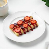 Блинчики с крем-чизом и малиновым кулив Eclair