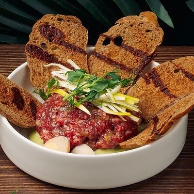 Тар-тар из мраморной говядины в Хочу и буду по цене 590 ₽