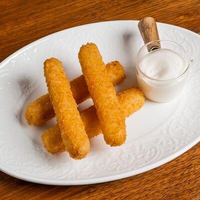 Сырные палочки с чесночным соусом в The 312 по цене 440 ₽