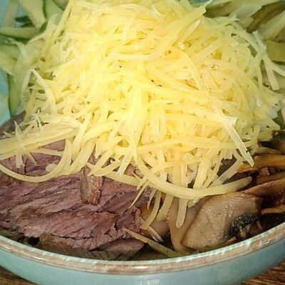 Телятина с грибами в Хинкальная Едим вкусно по цене 480 ₽