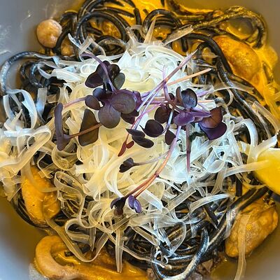 Черная паста с морепродуктами в Жаба по цене 840 ₽