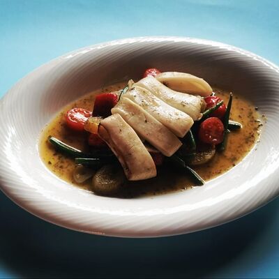 Кольца кальмара на подушке из овощей в Баклажан в ТЦ 