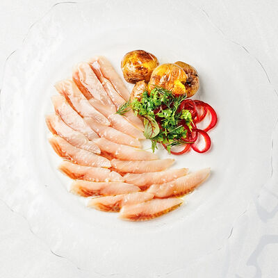 Хариус малой соли с молодым картофелем из печи и малиновым луком в Sadko по цене 718 ₽