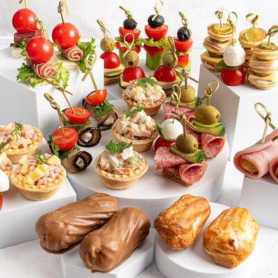 Праздничный фуршет в KanapeFest по цене 13460 ₽