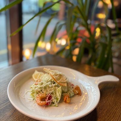 Цезарь с креветками в Campus Grill по цене 610 ₽