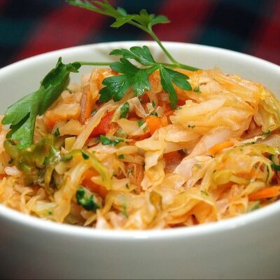 Капуста тушеная с беконом в Три перца по цене 150 ₽