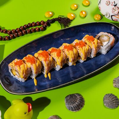 Ролл с опаленным лососем и цитрусовым соусом в Сушки на макушке по цене 1280