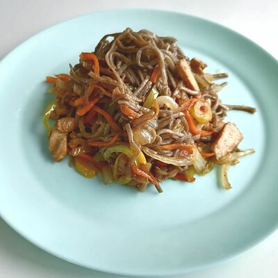 Соба со свининой (Якисоба) в Orisushi по цене 420 ₽