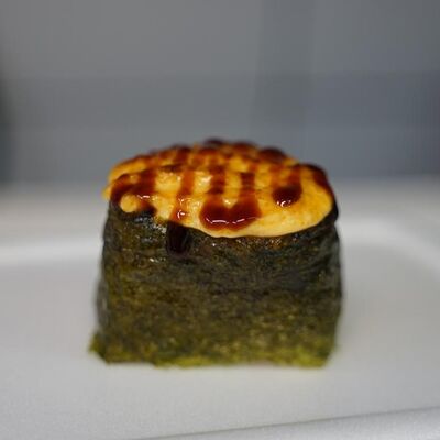 Гункан запеченный с лососем в Rolloff по цене 168 ₽