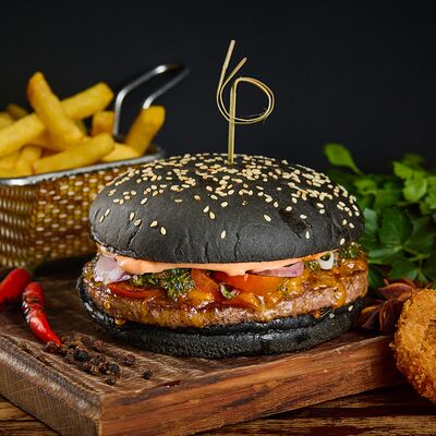 Бургер Черный чимичурри в California Diner по цене 670 ₽