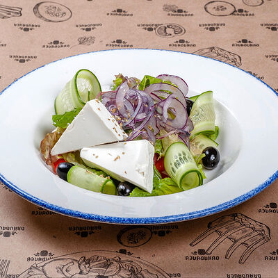 Салат Греческий с нежным сыром в Braubauer по цене 480 ₽