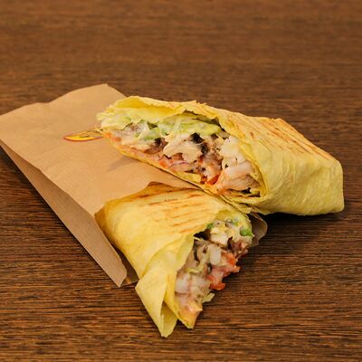 Шаурма Классика на углях в Шаурма у Космо по цене 240 ₽