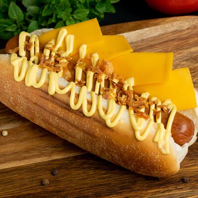 Хот-Дог Сырный с говяжьей сосиской в BRO ШАВЕРМА по цене 392 ₽