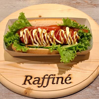 Хот-дог с овощами в Raffine по цене 220 ₽