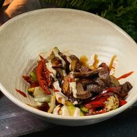 Гриль салат с телятиной в Хуторок