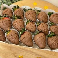 Клубника в молочном бельгийском шоколаде Sweets в MCakes - торты и десерты