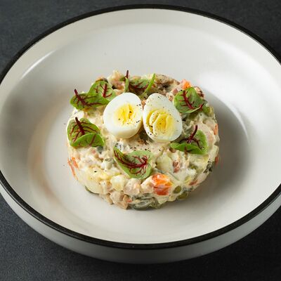 Оливье с цыпленкомв Cherish по цене 450 ₽