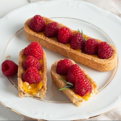 Тарт Манго-малина в Север-Метрополь по цене 533 ₽