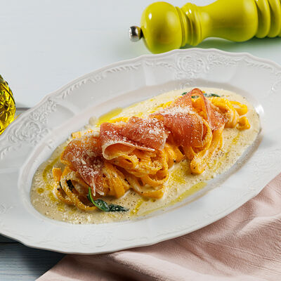 Тальятелле с пармой и соусом из горгонзолы в Lucia osteria по цене 840 ₽