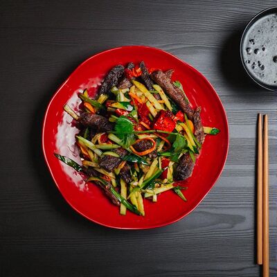 Вяленая говядина с овощами Д в Hungry Dragon по цене 550 ₽