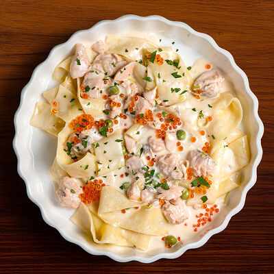 Паппарделле с лососем и красной икрой в Бибирево по цене 1600 ₽