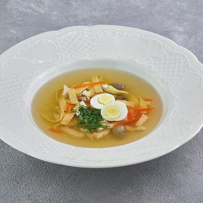 Бульон куриный с лапшой в Царь по цене 390 ₽