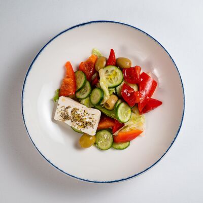 Греческий салатв Алёнка по цене 440 ₽