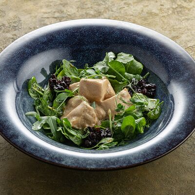 Треска в сливочном Унаги со свежими листьями в Шато Винтаж по цене 1040 ₽