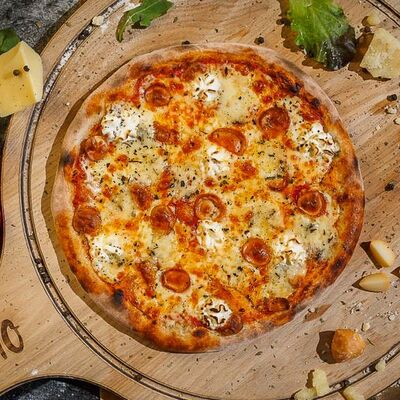 Пицца Кватро Формаджи в Petruccio Pizza & Pasta по цене 579 ₽