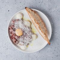 Тартар из говядины в Траттория для друзей