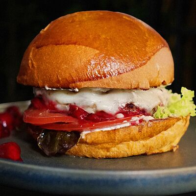 Лофт Бургер Вишня в Loft по цене 870 ₽