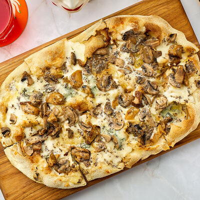 Белые грибы и горгонзола classico в Osteria Dolce по цене 1420 ₽