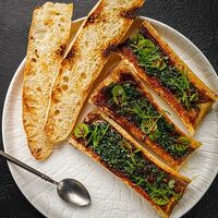 Мозговая кость говяжья с чиабаттой в MEAT HAPPENS BBQ