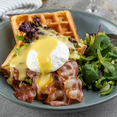 Вафли с яйцом бенедикт в Double по цене 290