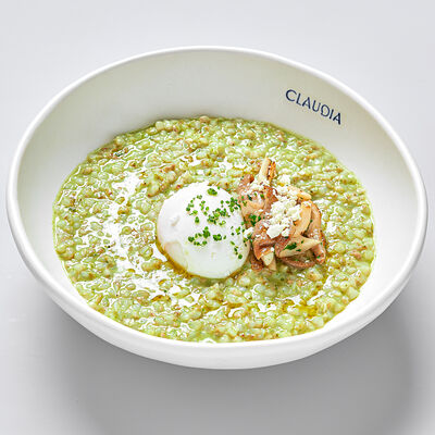 Зеленая гречка, яйцо пашот, вешенки в Claudia по цене 770 ₽