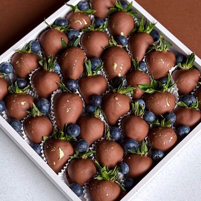 Клубника в шоколаде Шоколадный вихрьв Mosfresa по цене 5290