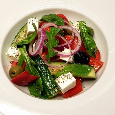 Салат Греческий в Travel Рестобар по цене 610 ₽