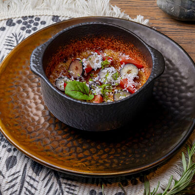 Крем-брюле на кокосовом молоке с бурбонской ванилью и свежими ягодами в Белок по цене 590 ₽