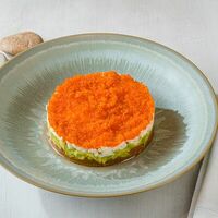 Салат с крабом и икрой в Cafe Imperial