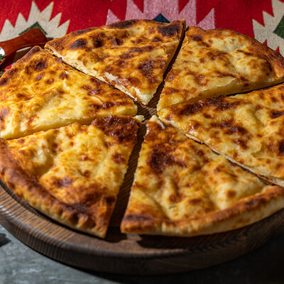 Имеретинский большой в Хачапури по цене 580 ₽