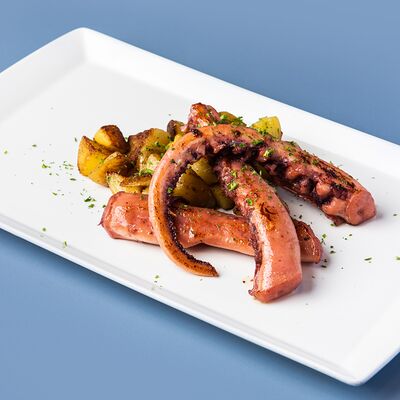 Щупальца гигантского кальмара с картофелем в Лу по цене 1450 ₽