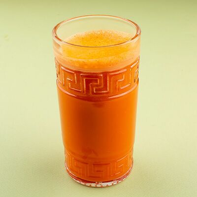 Сок морковный свежевыжатый в Усадьба по цене 210 ₽