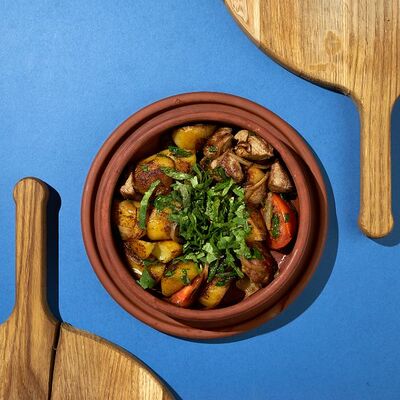 Оджахури со свининой в Хачапури и Вино по цене 435 ₽