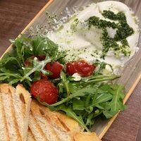 Нежная буратта с рукколой в Опера траттория