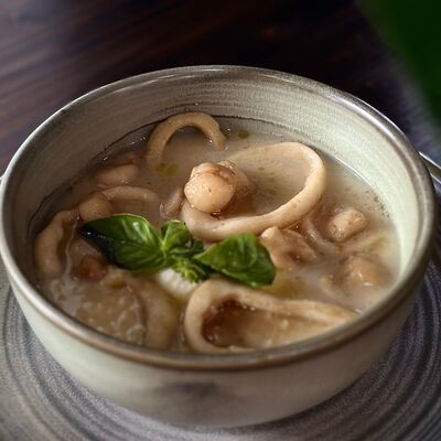 Каша с морепродуктами и яйцом пашот в Реган по цене 690 ₽