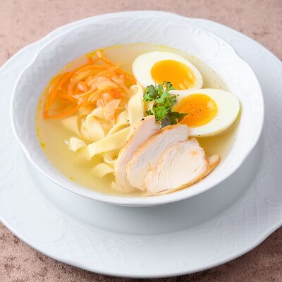 Домашний Куриный суп с яйцом и лапшойв Chento по цене 320 ₽