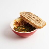 Чили кон карне с картофельным пюре и тартином в Британские Пекарни