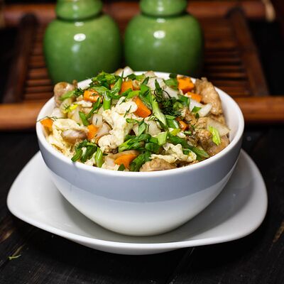 Рис с курицей и овощами в Азия холл по цене 545 ₽