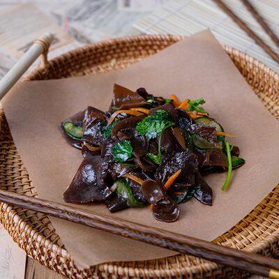 Салат с древесными грибами в Дуэт по цене 260 ₽